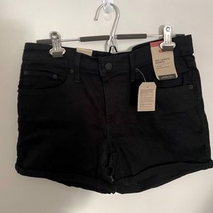 Levi’s womens NWT black denim shorts